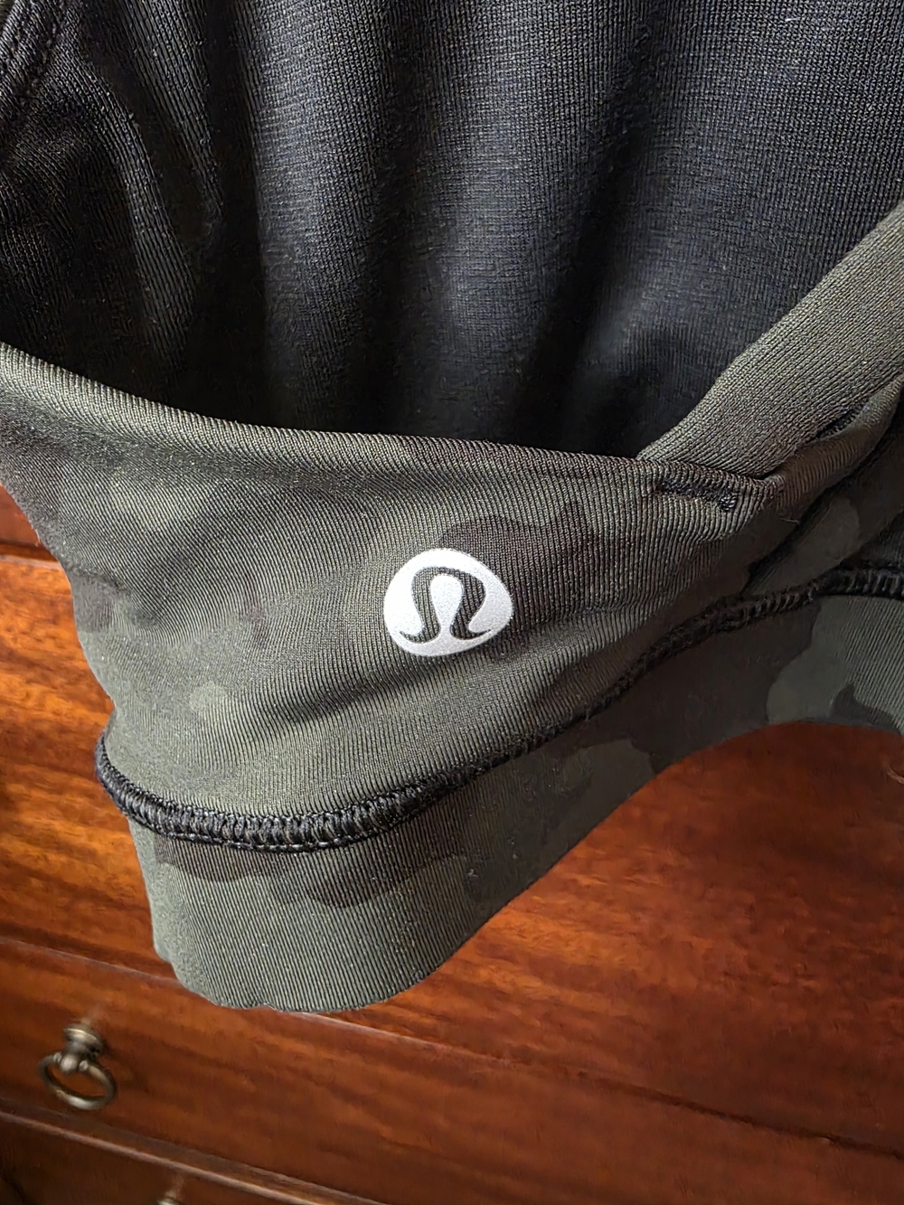 lululemon athletica Camo Strappy Sports Bra Sjze 4 - Picture 4 of 5